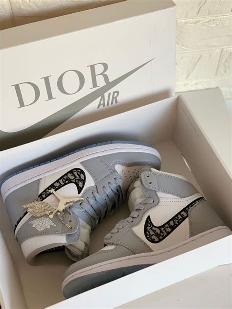 dior nike box